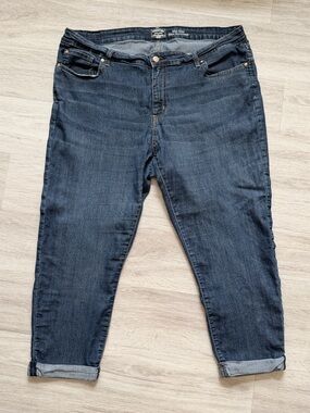 964: Levi's Dark Blue Women's Ankle Cropped Jeans - 22 - W36